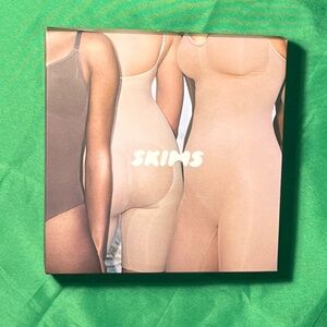 BNIB SKIMS sculpted bodysuit